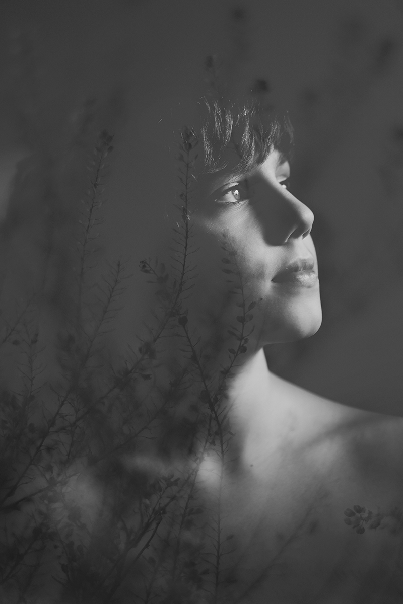 Portret studyjny — stonowany kadr