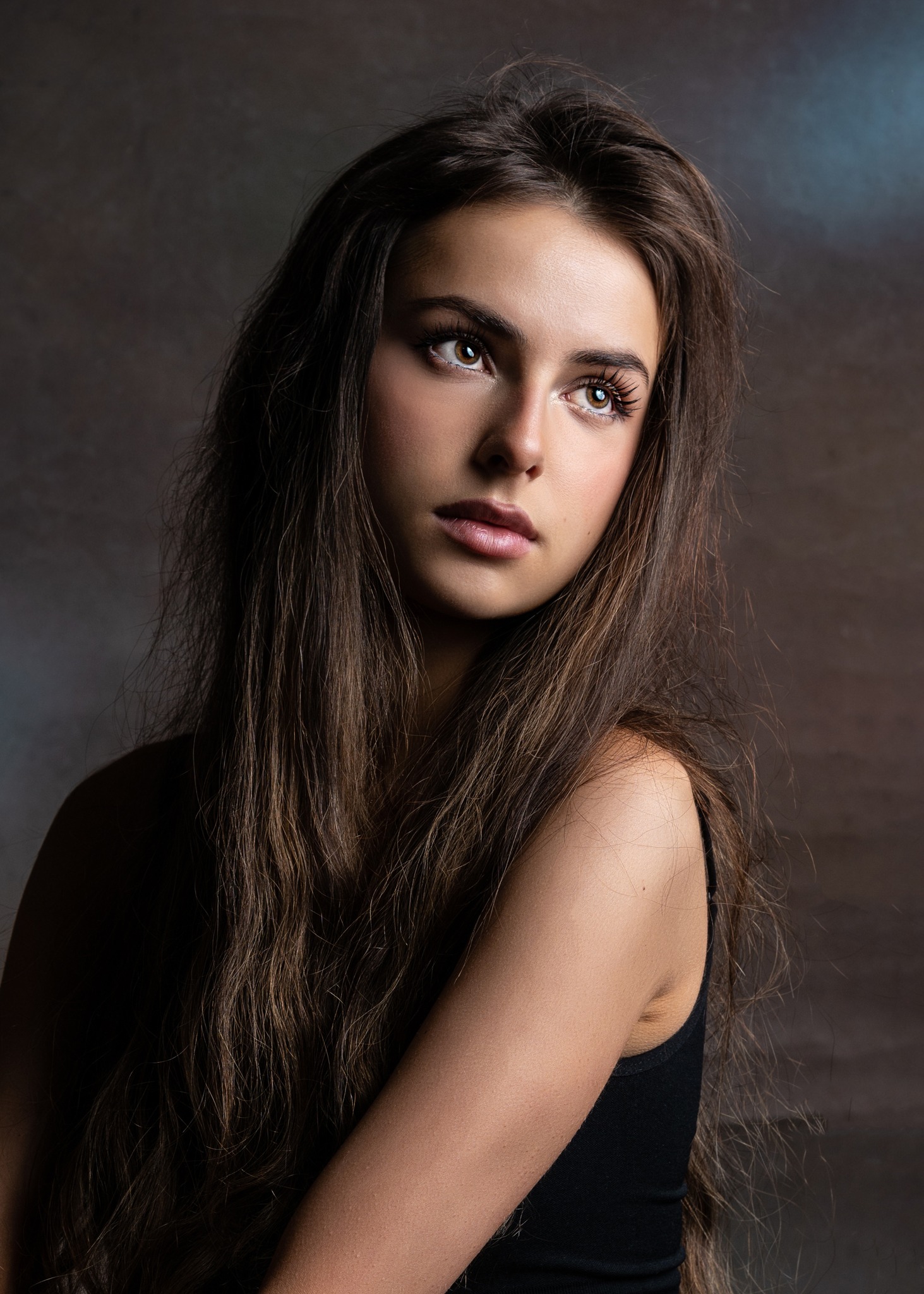 Portret studyjny — subtelna stylizacja